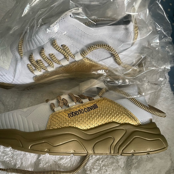 Shoe - Picture 1 of 8